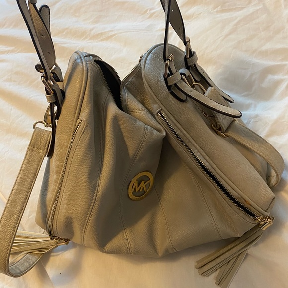 Michael Kors Crossbody purse - Picture 1 of 5